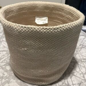 Threshold woven basket